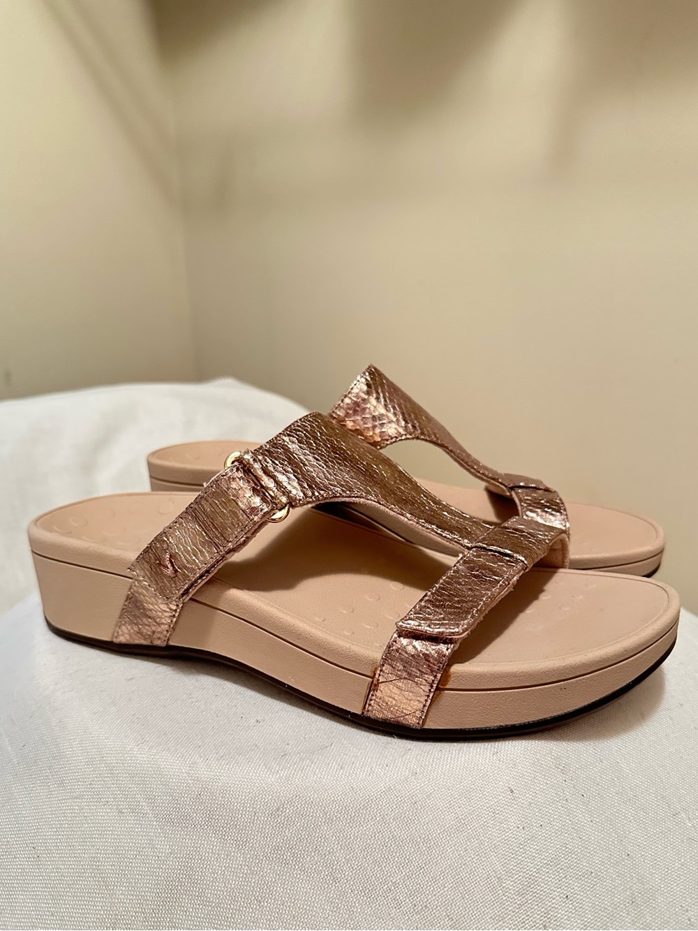 Vionic Ellie Metallic Rose Gold Snakeskin Wedge Slide Sandals 10 Support Comfort